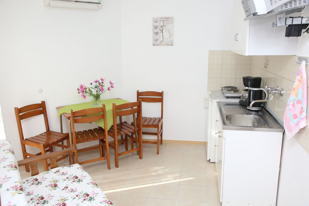Hotel Apartment Kastoria Hanioti Exterior photo
